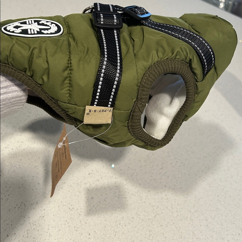 Dogs Puffer Vest with Leash Attachment - Picture 8 of 8